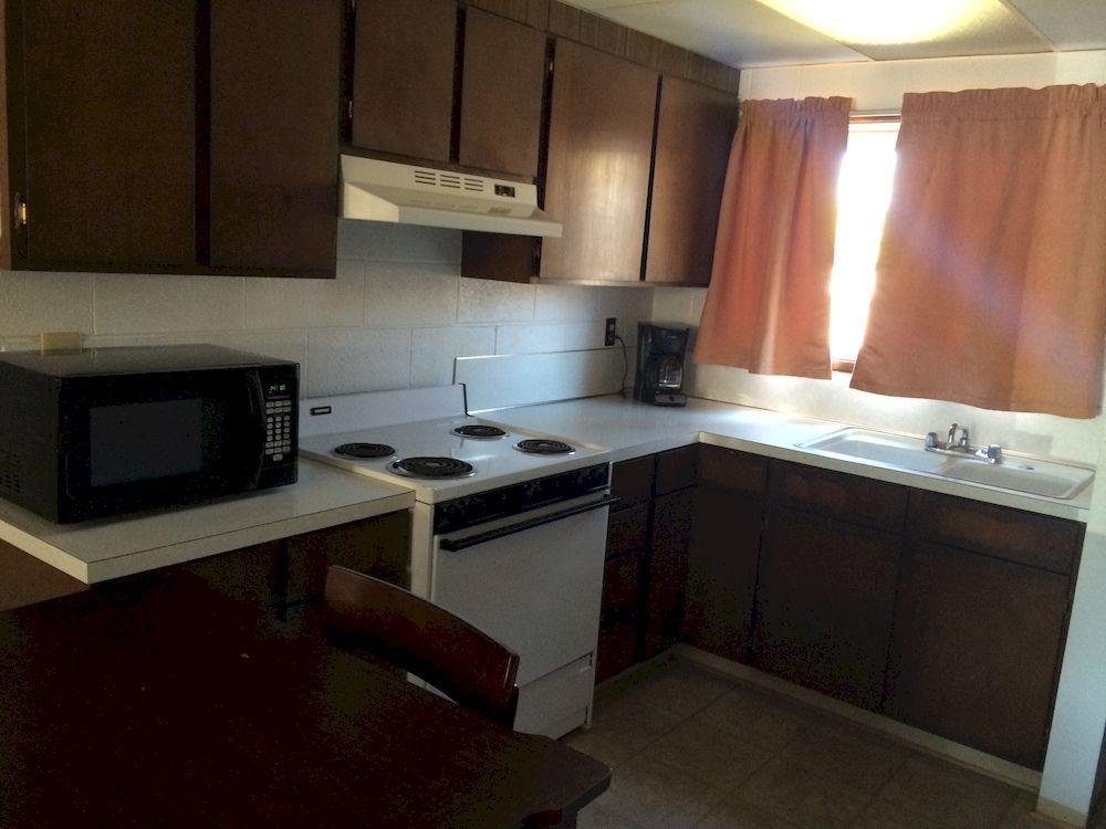Townhouse Inn & Suites Кламат Фолс Экстерьер фото